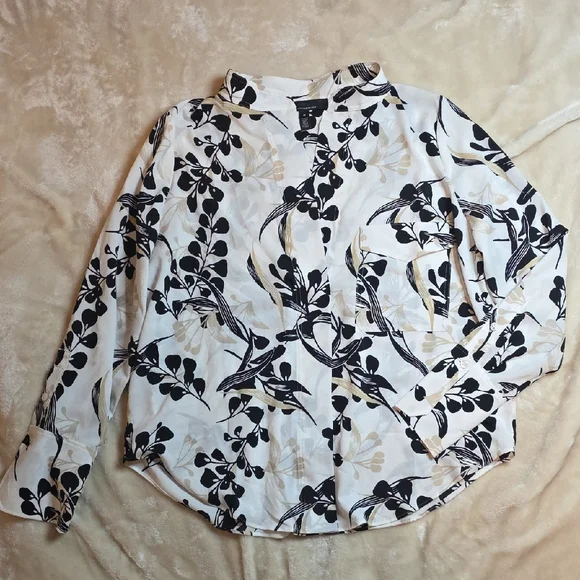 White House Black Market Black and White Floral Blouse - Picture 1 of 2